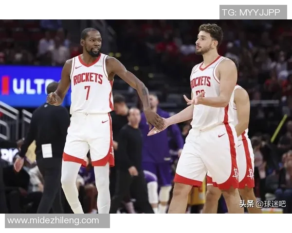 火箭队与尼克斯在元旦的激烈对决展现篮球魅力与精彩瞬间 火箭队与尼克斯在元旦的激烈对决展现篮球魅力与精彩瞬间