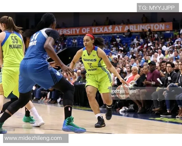 芝加哥天空与达拉斯飞翼的巅峰对决展现女篮魅力与激情